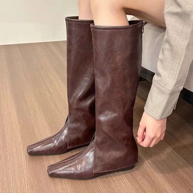Interior Design Usa - Flache High-Heel-Stiefel mit spitzer Zehenpartie und